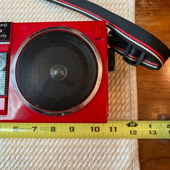 Vintage Mid-1980s Sharp Red Boombox Model Qt15R - AM/FM Cassette Player - Picture 9 of 14